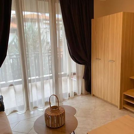 Aj 2, Santa Marina Village,