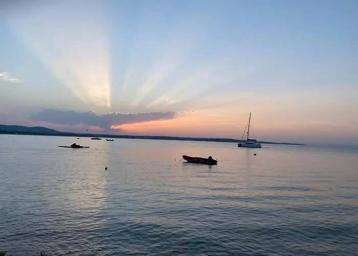 Aj 2, Santa Marina Village, *