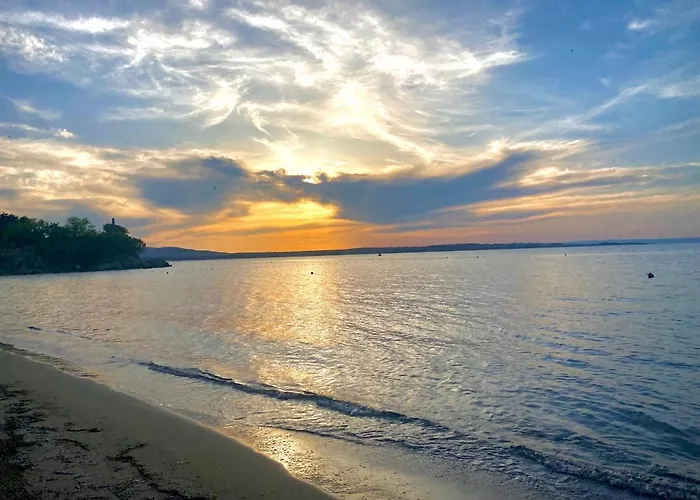 Aj 2, Santa Marina Village,