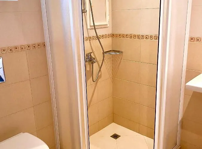 Aj 2, Santa Marina Village,