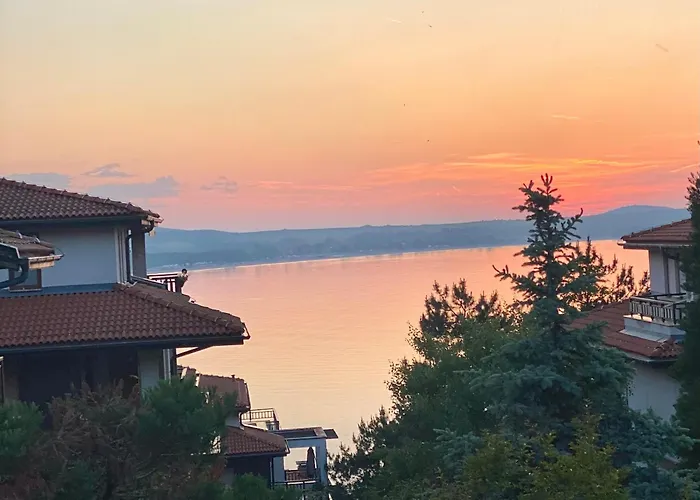 Aj 2, Santa Marina Village,